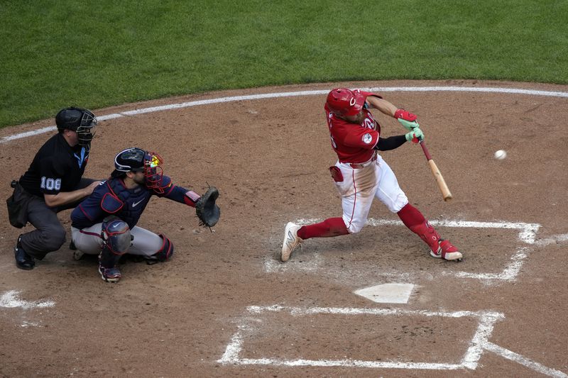 Cincinnati Reds' Blake Dunn hits a solo home run during the fifth inning of a baseball game against the Atlanta Braves, Thursday, Sept. 19, 2024, in Cincinnati. (AP Photo/Joshua A. Bickel)