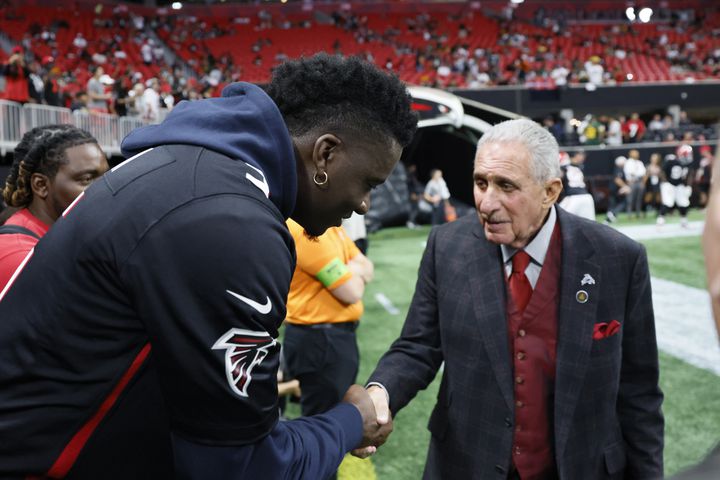 Locker-room buzz shows Falcons players' fondness for red throwback helmets