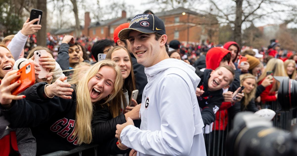 Georgia football sees epic guest star in the Dawg Walk