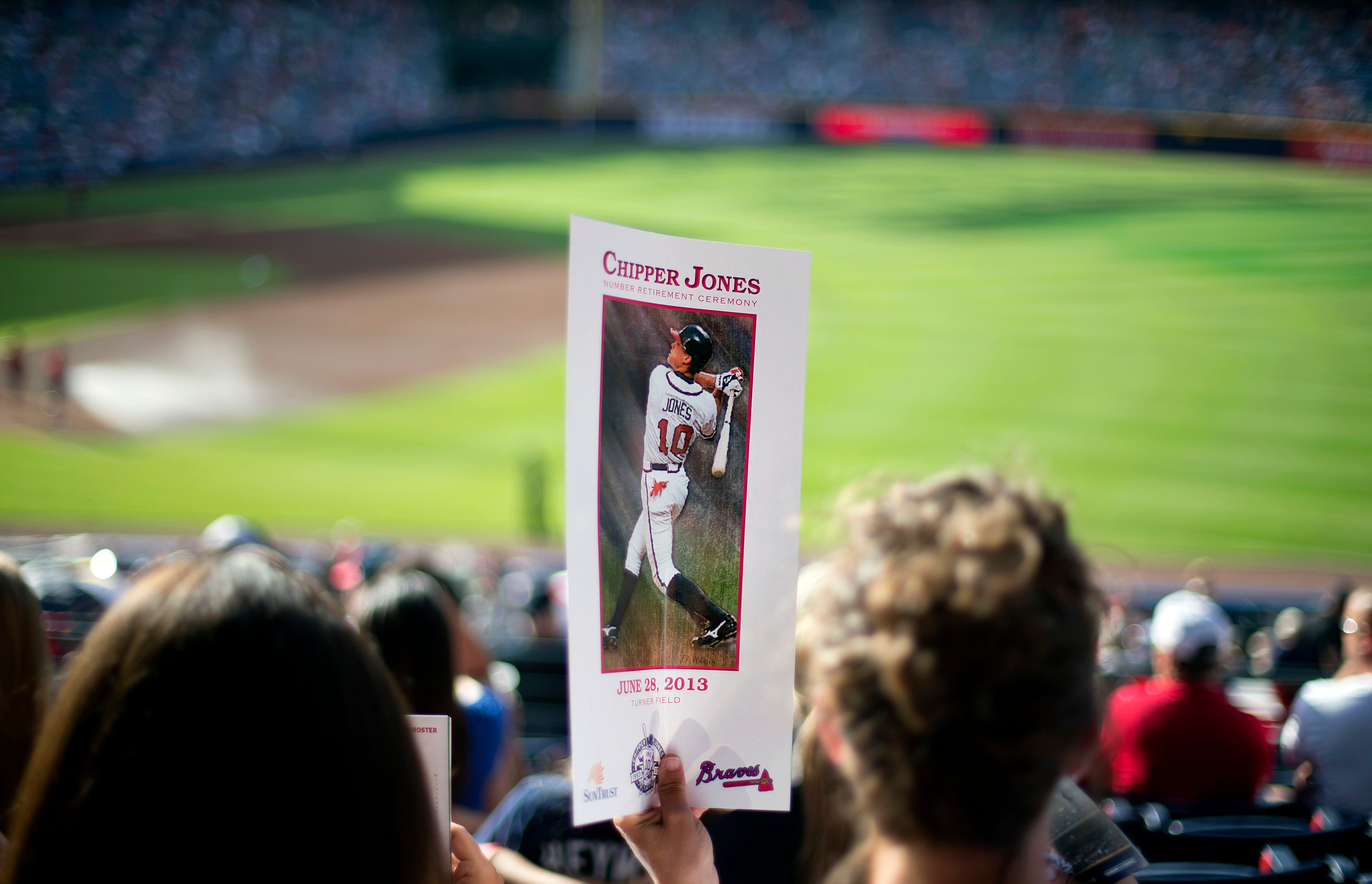 Braves retire Chipper Jones' No. 10 jersey