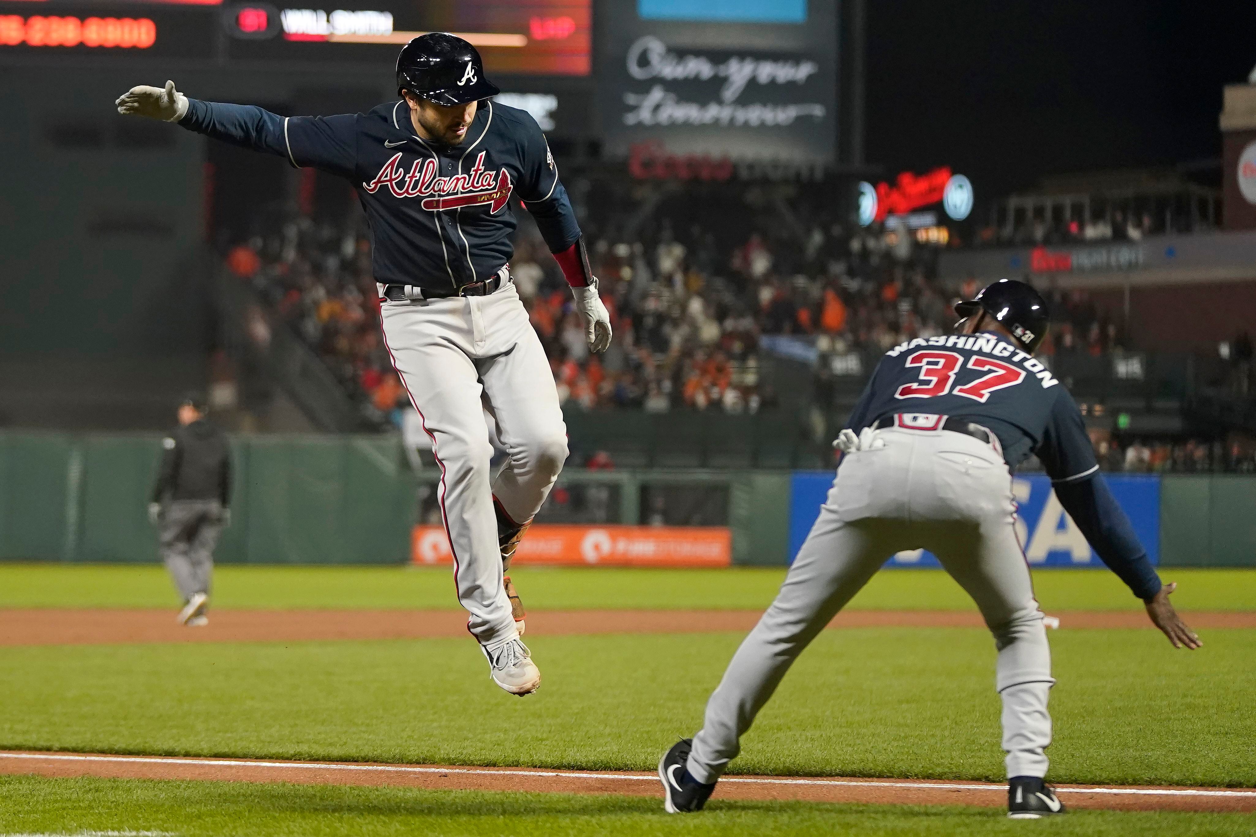 September 17, 2021: Atlanta Braves starting pitcher Ian Anderson (36)  delivers from the mound, during a MLB baseball game between the Atlanta  Braves and the San Francisco Giants at Oracle Park in