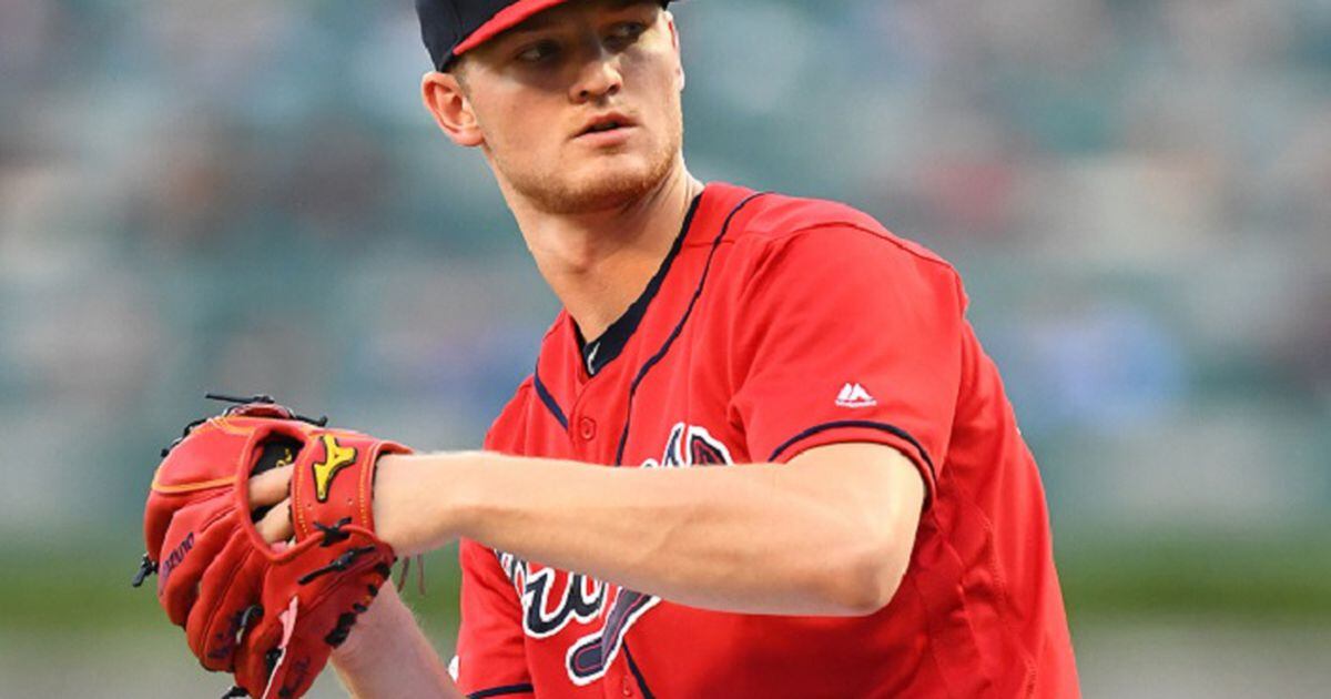 Mike Soroka exits with injury