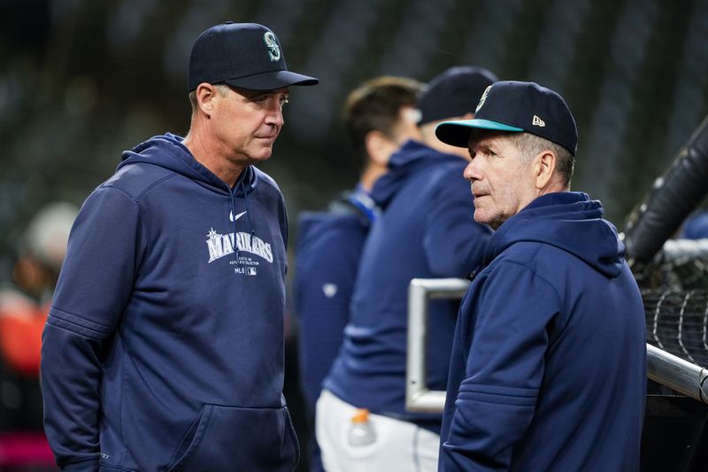 Seattle Mariners manager Dan Wilson, left, looks on next to hitting coach Edgar Martinez, right, during batting practice before a baseball game against the San Francisco Giants, Friday, Aug. 23, 2024, in Seattle. (AP Photo/Lindsey Wasson)