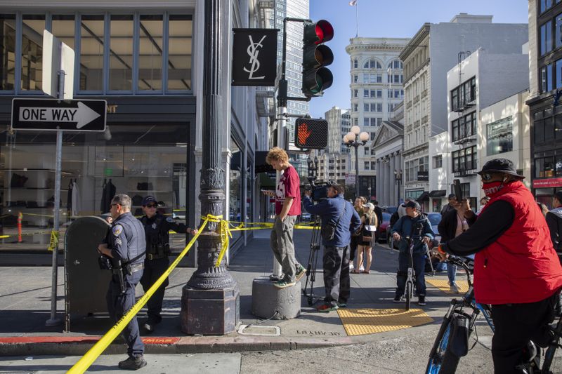 Police officers secure the area and investigate the scene of a shooting at Union Square in San Francisco, Saturday, Aug. 31, 2024. (Santiago Mejia/San Francisco Chronicle via AP)