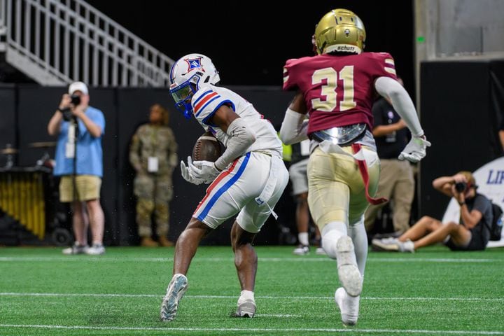 Alex Ward, wide receiver for Walton, catches a pass and runs it in for a touchdown in the second quarter. (Jamie Spaar for the Atlanta Journal Constitution)