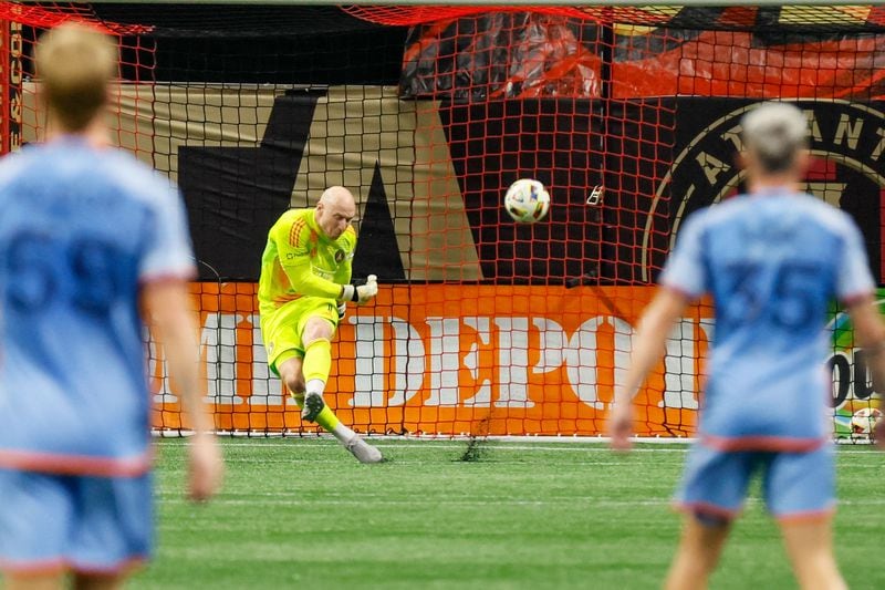 Atlanta United goalkeeper Brad Guzan (1) takes a goal kick during the second half against New York City at Mercedes-Benz Stadium on Wednesday, July 17, 2024. 
(Miguel Martinez/ AJC)