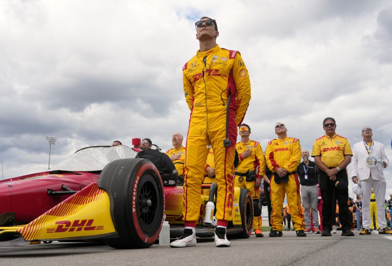 Driver Alex Palou stands with his team before an IndyCar auto race Sunday, Sept. 15, 2024, at Nashville Superspeedway in Lebanon, Tenn. (AP Photo/Mark Humphrey)