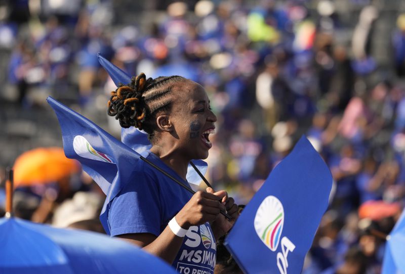 Supporters of the main opposition Democratic Alliance (DA) party attend a final election rally in Benoni, South Africa, Sunday, May 26, 2024. South Africa's four main political parties began the final weekend of campaigning Saturday before a possibly pivotal election that could bring the country's most important change in three decades. (AP Photo/Themba Hadebe)