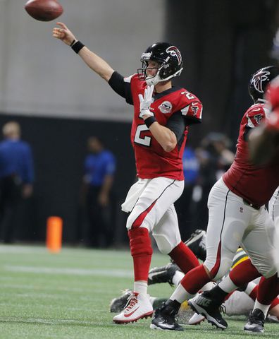 Photos: Falcons are tested by the Packers