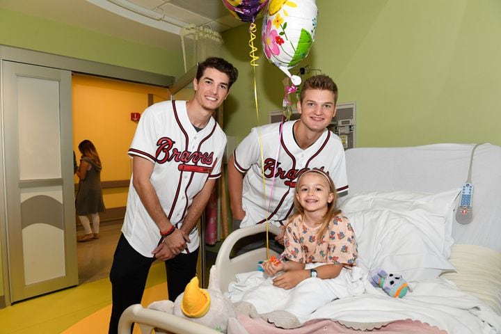 Photos: Braves visit Children’s Healthcare