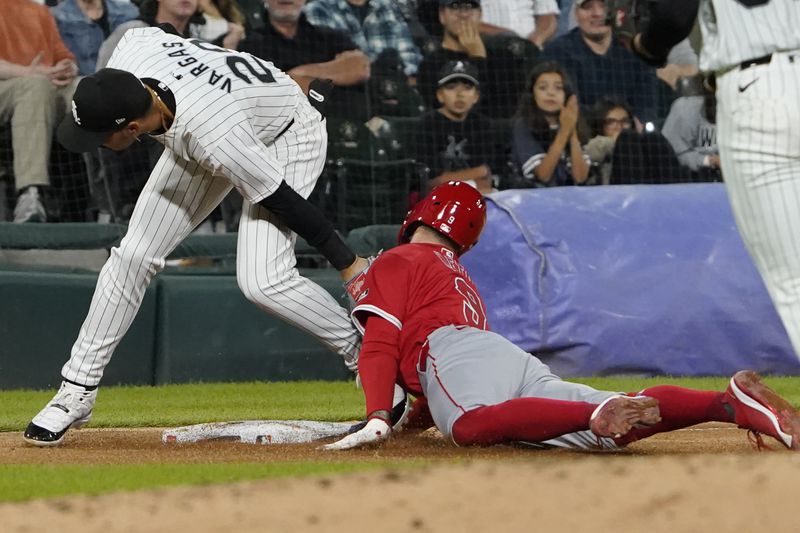 Chicago White Sox third baseman Miguel Vargas, left, tags out Los Angeles Angels' Taylor Ward, right, on a steal attempt of third base during the third inning during of a baseball game, Wednesday, Sept. 25, 2024, in Chicago. (AP Photo/David Banks)