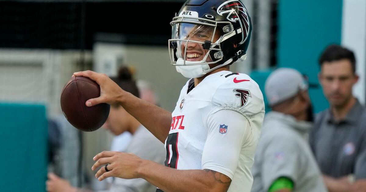 Desmond Ridder Wearing No. 4 With the Atlanta Falcons - All Bearcats