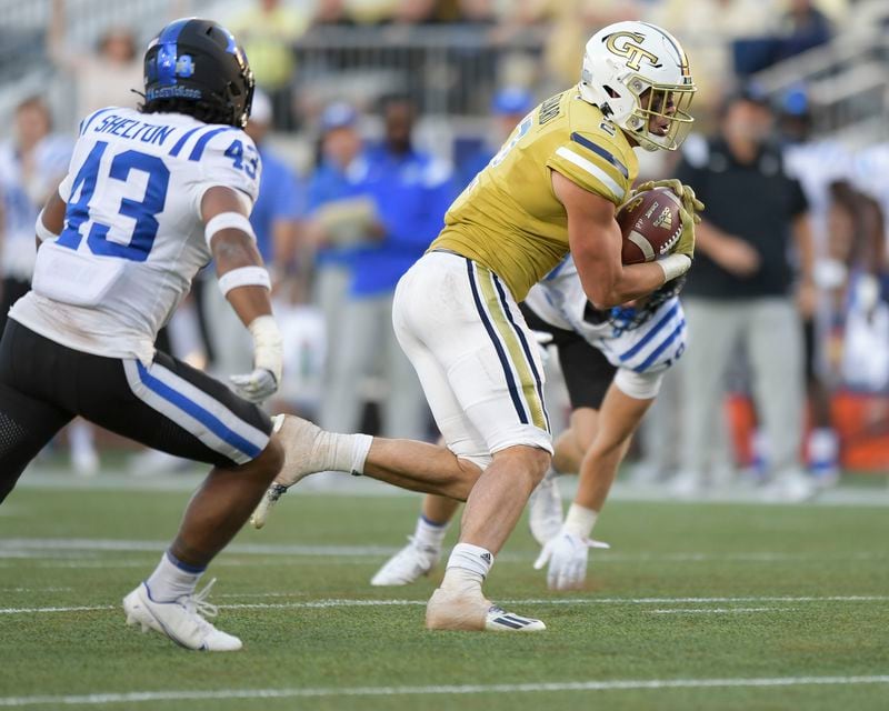 Georgia Tech tight end Dylan Leonard (2) on the move during a 2022 contest at Bobby Dodd Stadium. (Daniel Varnado/For the AJC)