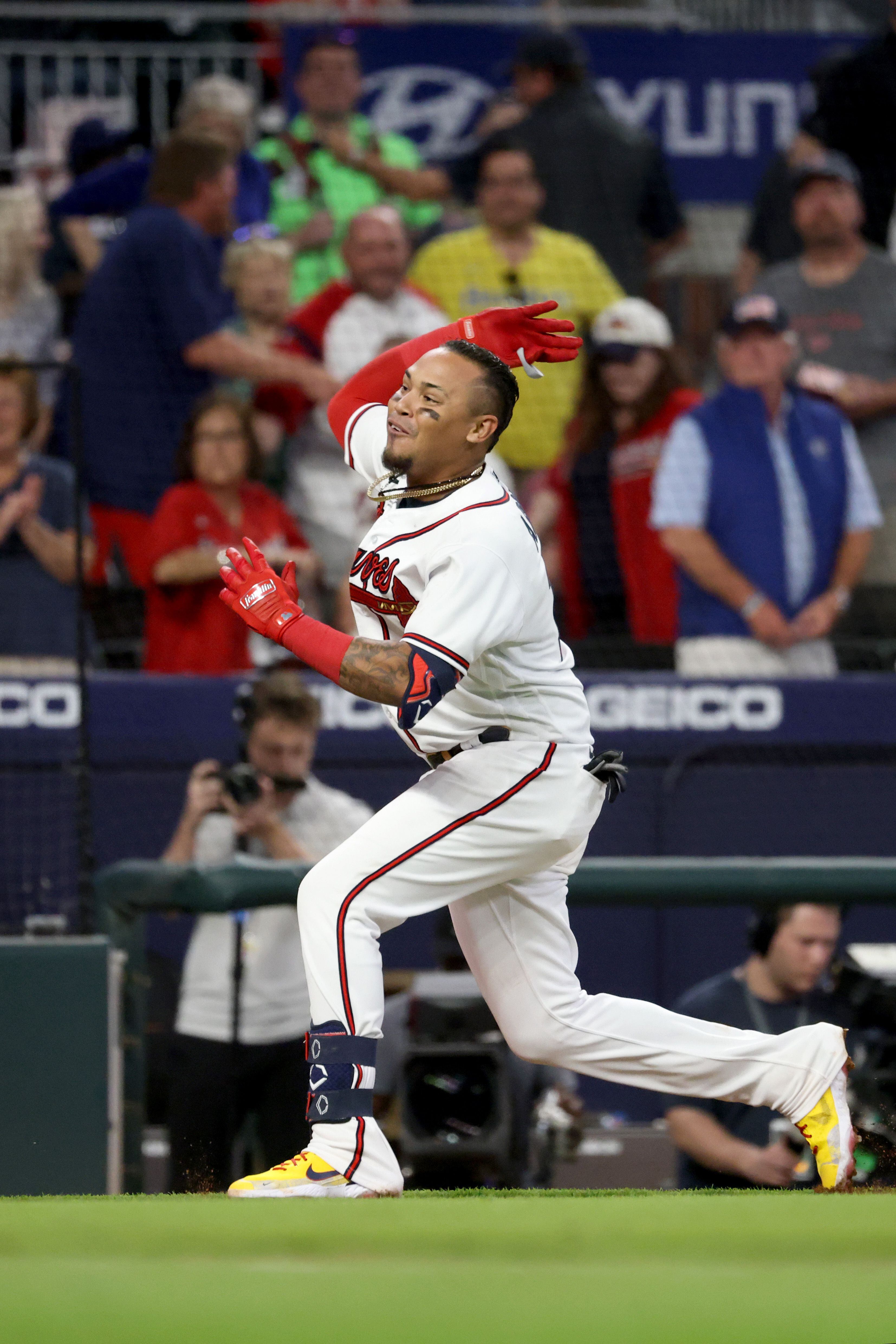 WALK-OFF: Orlando Arcia!  Atlanta braves wallpaper, Atlanta