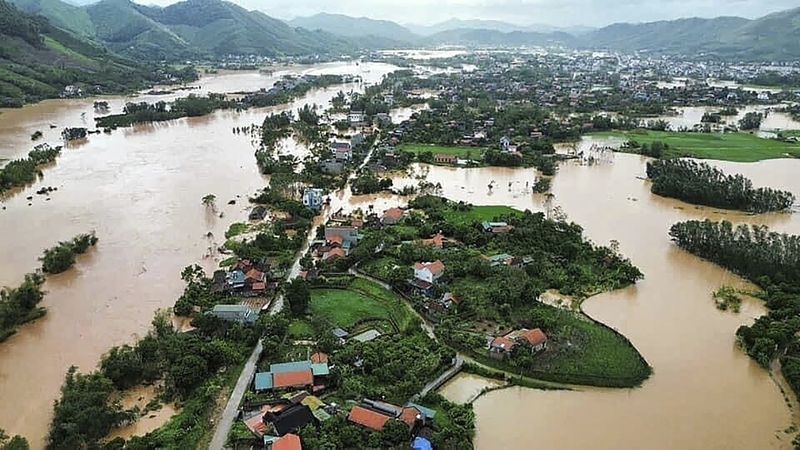 Flood triggered by Typhoon Yagi submerges houses in Bac Giang province, Vietnam Sunday, Sept. 8, 2024. (Le Danh Lam/VNA via AP)