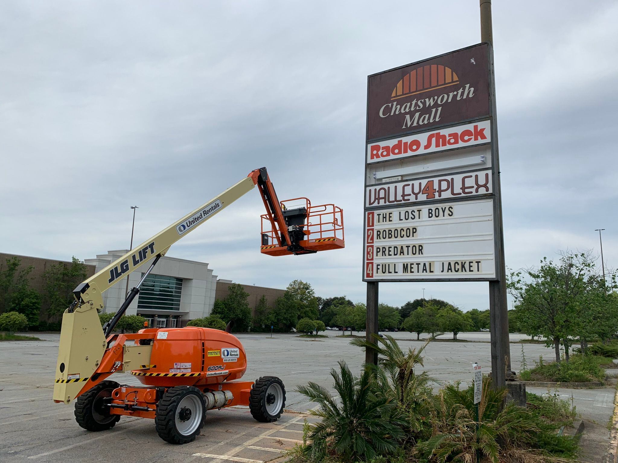 How A Fake 1987 Movie Marquee At Atlanta Mall Became A Viral Photo For Radio Shack