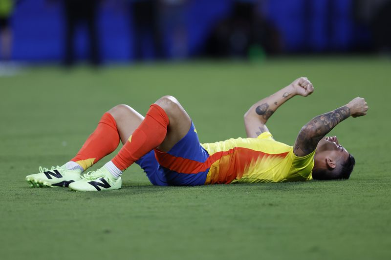 Colombia's James Rodriguez celebrates his team's 1-0 victory over Uruguay at the end of a Copa America semifinal soccer match in Charlotte, N.C., Wednesday, July 10, 2024. (AP Photo/Nell Redmond)