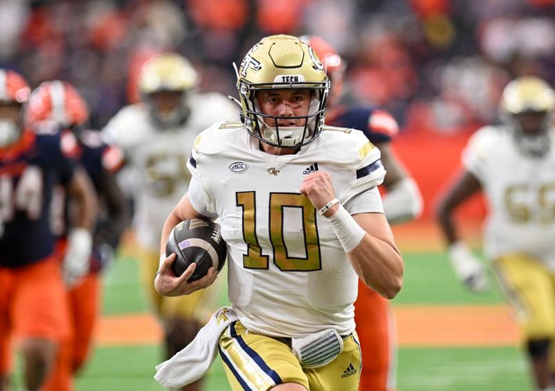 Georgia Tech quarterback Haynes King (10) runs for a touchdown during the first half of an NCAA football game against Syracuse, Saturday, Sept. 7, 2024 in Syracuse, N.Y. (AP Photo/Hans Pennink)