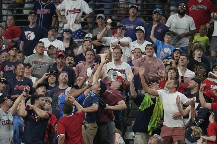 Albies Drives in Winning Run in 9th as Braves Beat Dodgers 4–3, Avoid Sweep