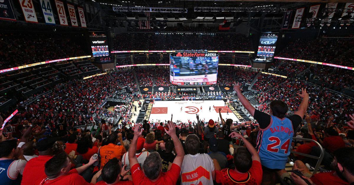 Hawks fans prepare for big game at local team store