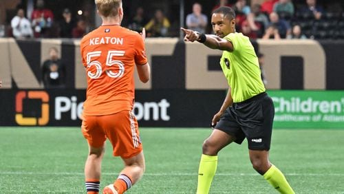 A referee gestures to New York City's midfielder Keaton Parks (55) during the match against Atlanta United at Mercedes-Benz Stadium, Wednesday, June 21, 2023, in Atlanta. (Hyosub Shin / Hyosub.Shin@ajc.com)