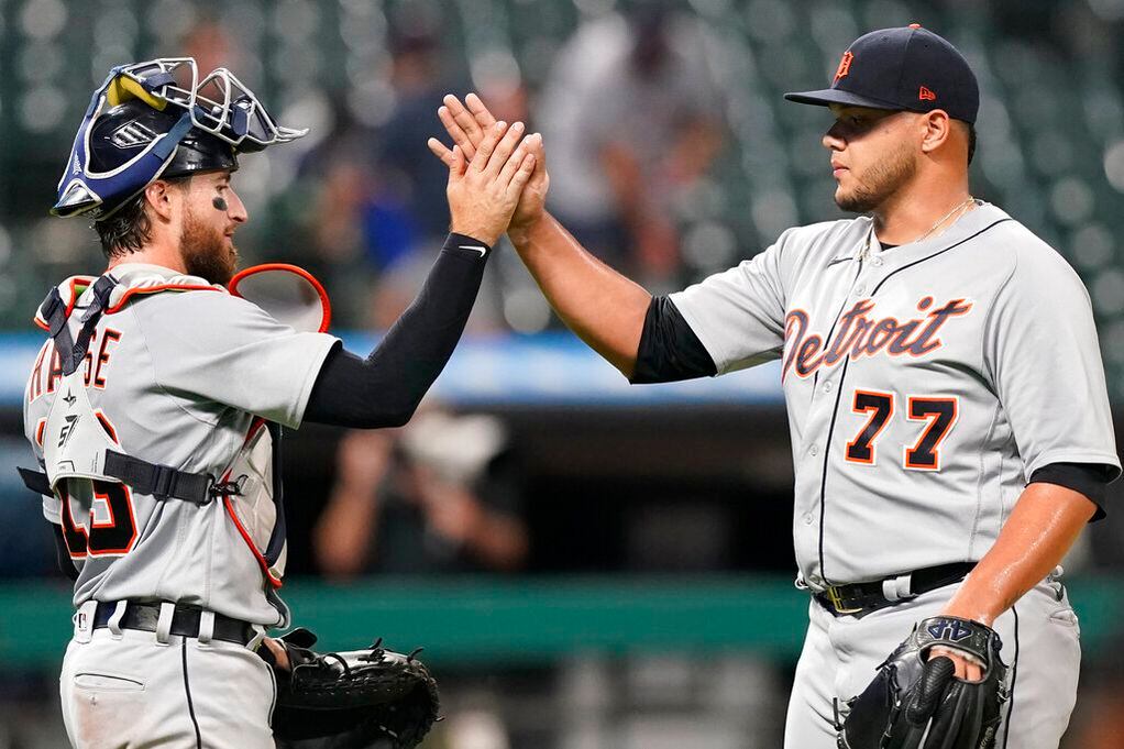 Atlanta Braves trade for Detroit Tigers relief pitcher Joe Jimenez 