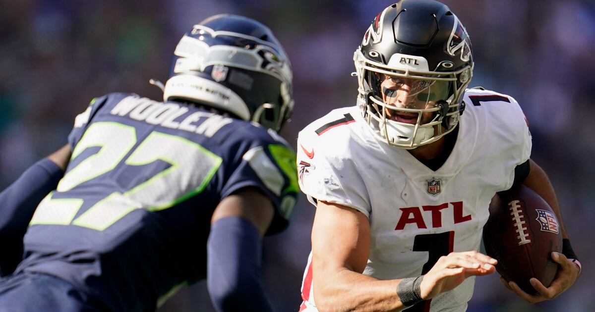 Atlanta Falcons quarterback Marcus Mariota (1) runs the ball during  overtime of an NFL football game