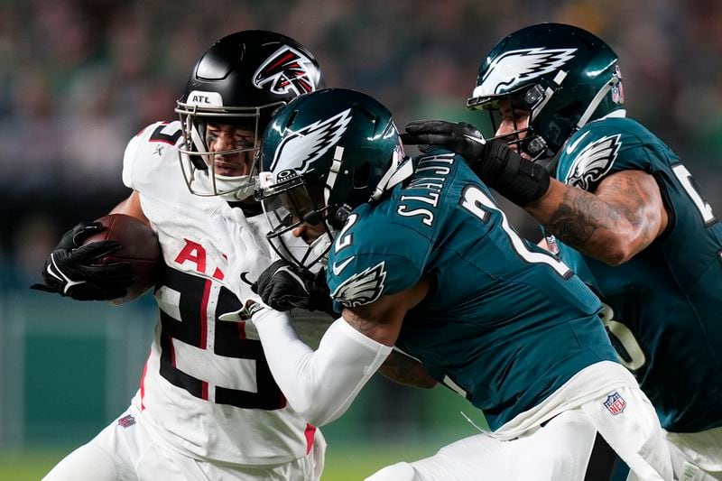 Atlanta Falcons running back Tyler Allgeier (25) runs with the ball as Philadelphia Eagles cornerback Darius Slay Jr. (2) tries to stop him during the second half of an NFL football game Monday, Sept. 16, 2024, in Philadelphia. (AP Photo/Chris Szagola)