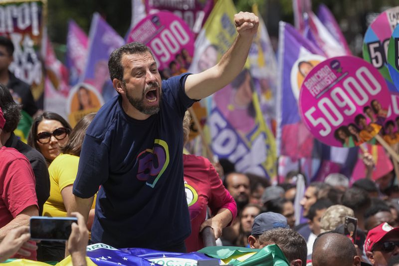 Mayoral candidate Guilherme Boulos of the Socialism and Liberty Party campaigns the day before elections in Sao Paulo, Saturday, Oct. 5, 2024. (AP Photo/Andre Penner)