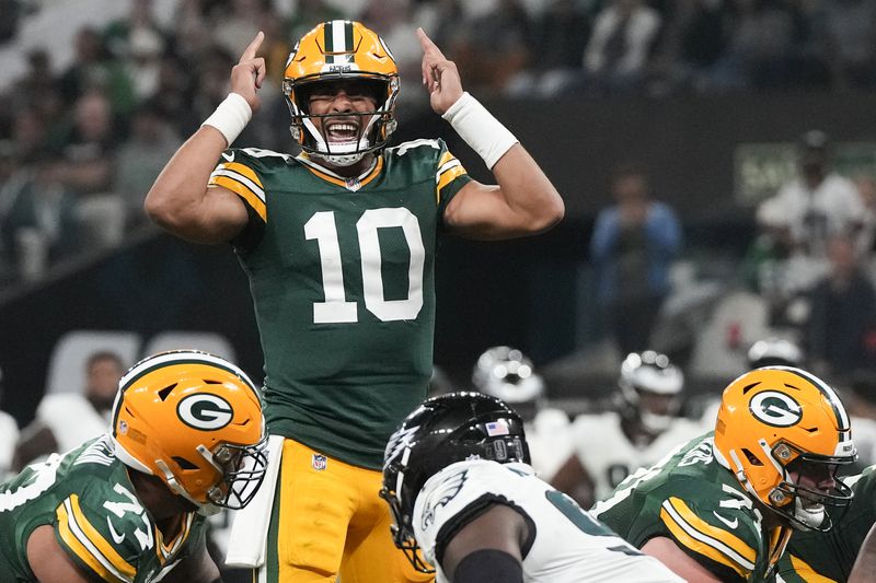 Green Bay Packers quarterback Jordan Love (10) plays against the Philadelphia Eagles during the first half of an NFL football game, Friday, Sept. 6, 2024, at the Neo Quimica Arena in Sao Paulo. (AP Photo/Doug Benc)