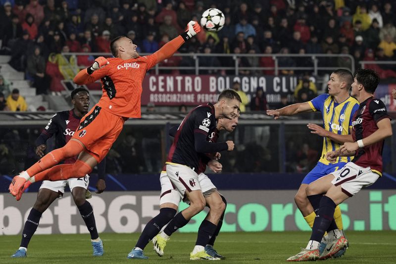 Bologna's goalkeeper Lukasz Skorupski in action during the Champions League opening phase soccer match between FC Bologna and Shakhtar Donetsk in Bologna, Italy, Wednesday, Sept. 18, 2024. (Massimo Paolone/LaPresse via AP)