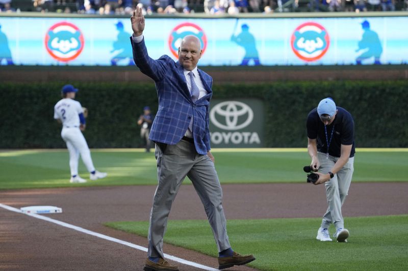 Former Chicago Cubs player Ryne Sandberg walks to the mound to throw a ceremonial first pitch before a baseball game between the New York Mets and the Cubs in Chicago, Sunday, June 23, 2024. (AP Photo/Nam Y. Huh)