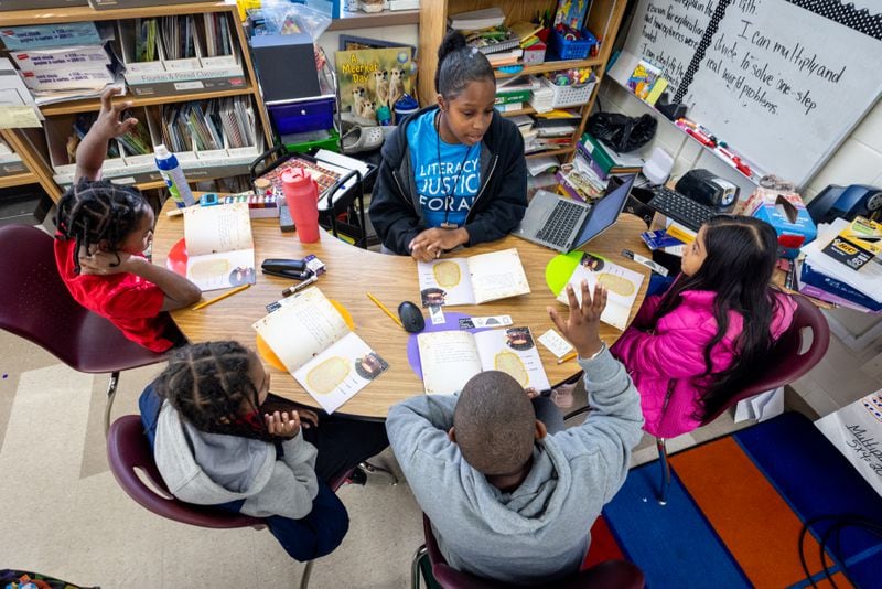 Shamaudie McClendon works with her third-grade students on their reading skills at Kimberly Elementary School  Tuesday, Dec. 5, 2023. (Steve Schaefer/steve.schaefer@ajc.com)
