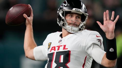 Atlanta Falcons quarterback Kirk Cousins warms up before an NFL football game against the Philadelphia Eagles on Monday, Sept. 16, 2024, in Philadelphia. (AP Photo/Matt Rourke)