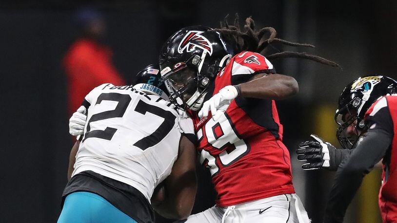 Atlanta Falcons linebacker De'Vondre Campbell tweets about free