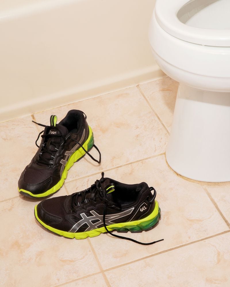 Running shoes near a toilet in New York, Sept. 15, 2022. Runner's gut -- which can include cramping, nausea and a sudden urge to "go" -- can plague many runners during intense exercise. (Eric Helgas/The New York Times)