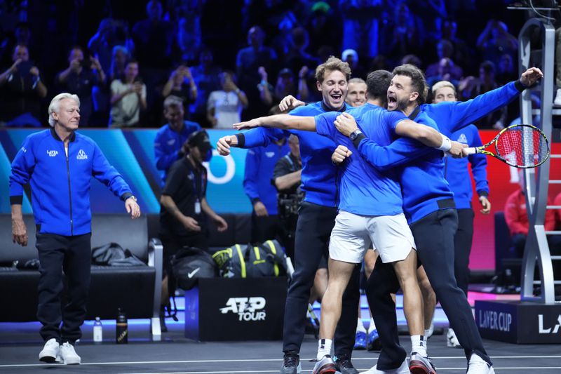 Team Europe's Carlos Alcaraz celebrates with teammates after winning against Team World's Taylor Fritz on the third day of the Laver Cup tennis tournament, at the Uber arena in Berlin, Germany, Sunday, Sept. 22, 2024. (AP Photo/Ebrahim Noroozi)