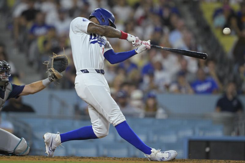 Los Angeles Dodgers Jason Heyward (23) hits a pinch hit three-run home run in the eighth inning of a baseball game against the Seattle Mariners, Tuesday, Aug. 20, 2024, in Los Angeles. (AP Photo/Jayne-Kamin-Oncea)