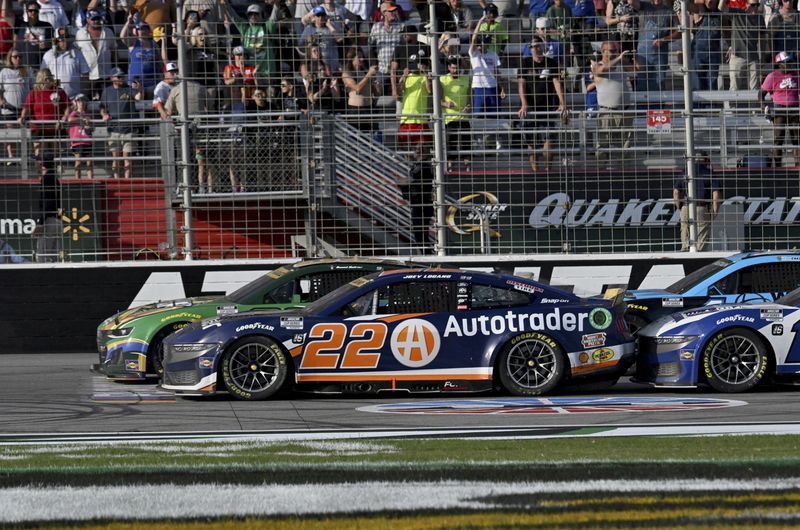 Joey Logano (22) races against Daniel Suarez, front right, during a NASCAR Cup Series auto race at Atlanta Motor Speedway, Sunday, Sept. 8, 2024, in Hampton, Ga. (Hyosub Shin/Atlanta Journal-Constitution via AP)