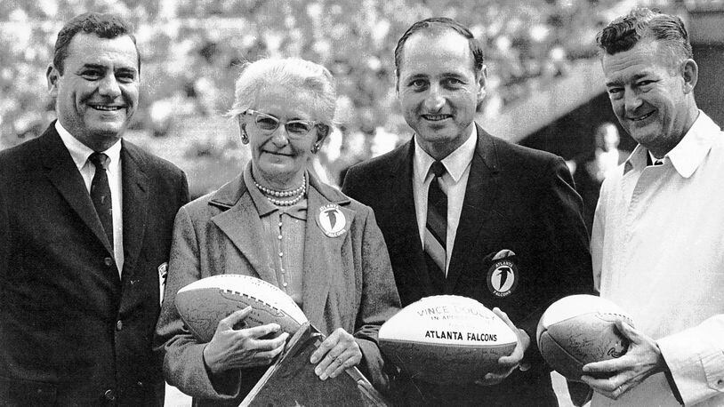 Atlanta Falcons Twitterren: Mr. Falcon would have been 78 years