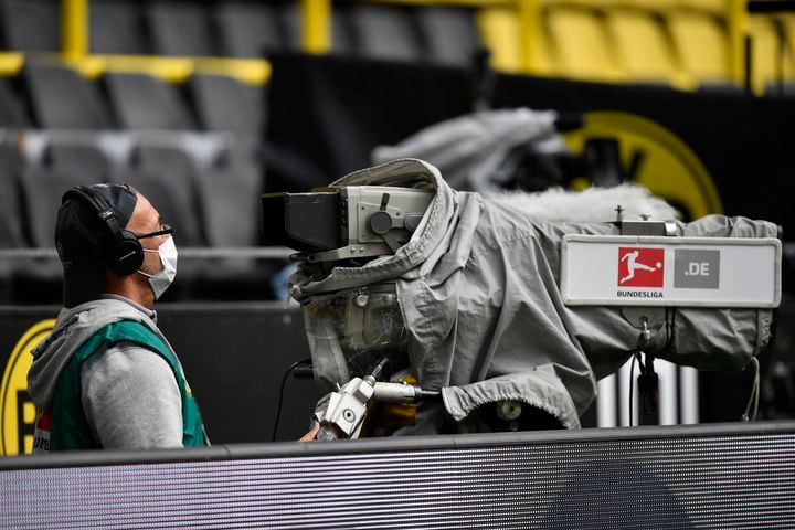 Photos: Soccer returns without fans in Germany