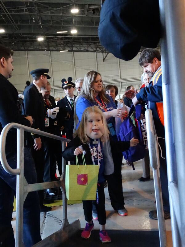 Leslie, who has a tumor on her face, gets on the plane. CREDIT: Rodney Ho/ rho@ajc.com