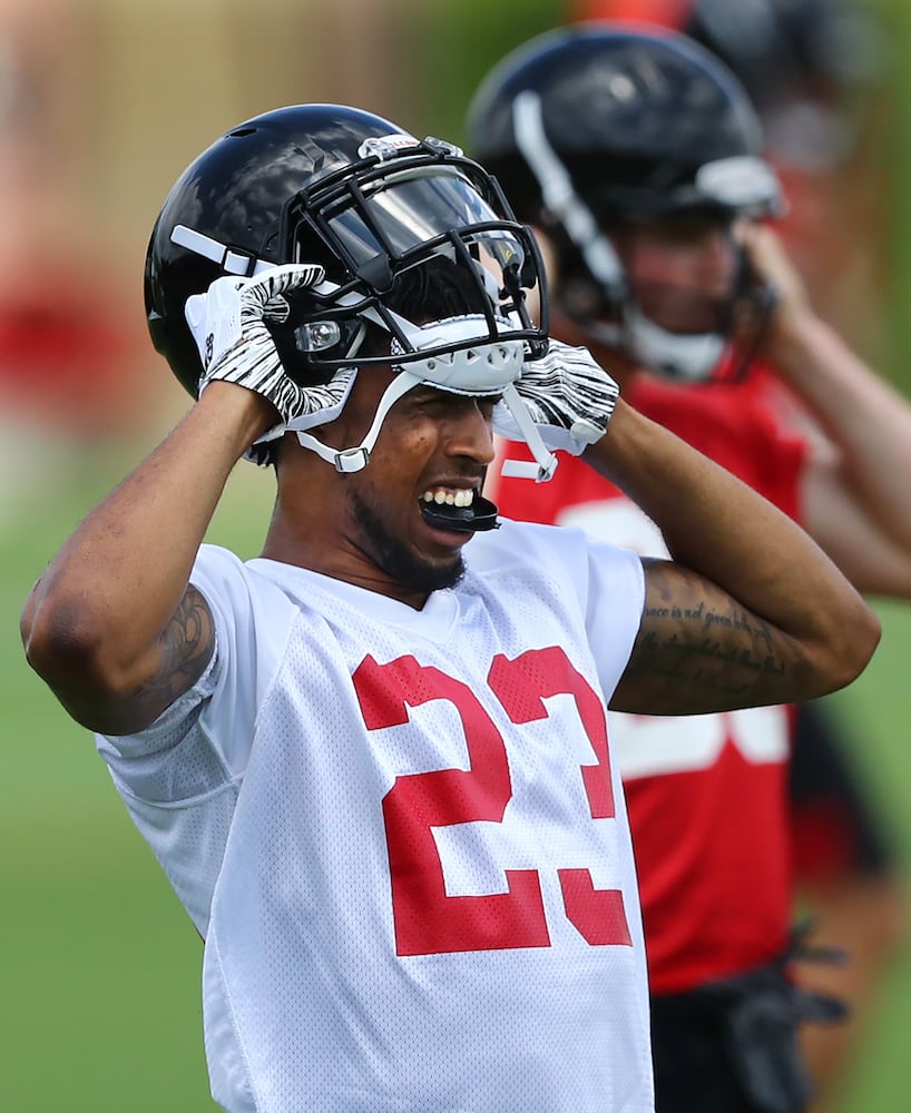 Photos: Falcons rookies suit up for mini-camp