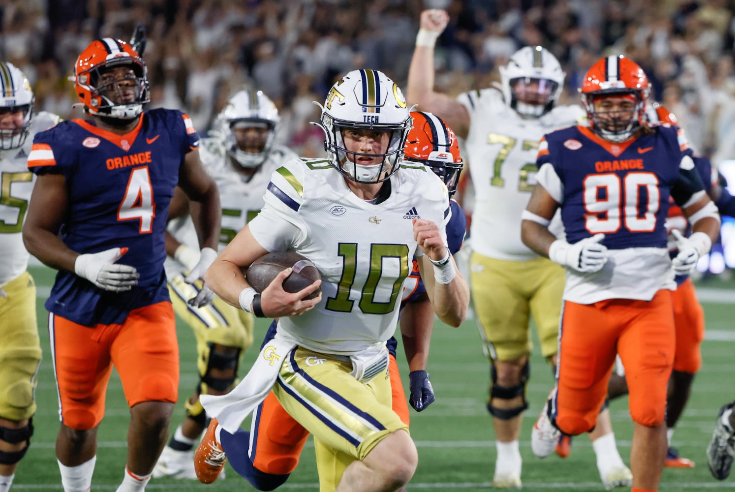 Georgia Tech Yellow Jackets quarterback Haynes King (10) runs up the middle for a gain of 19 yards and a touchdown during the second half of an NCAA college football game between Georgia Tech and Syracuse in Atlanta on Saturday, Nov. 18, 2023.  Georgia Tech won, 31 - 22. (Bob Andres for the Atlanta Journal Constitution)