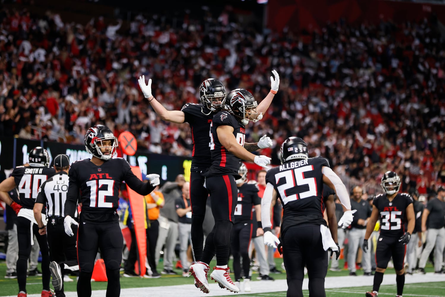 Falcons players celebrate with tight end MyCole Pruitt after he scored a touchdown against the Buccaneers on Sunday  in Atlanta. (Miguel Martinez / miguel.martinezjimenez@ajc.com)