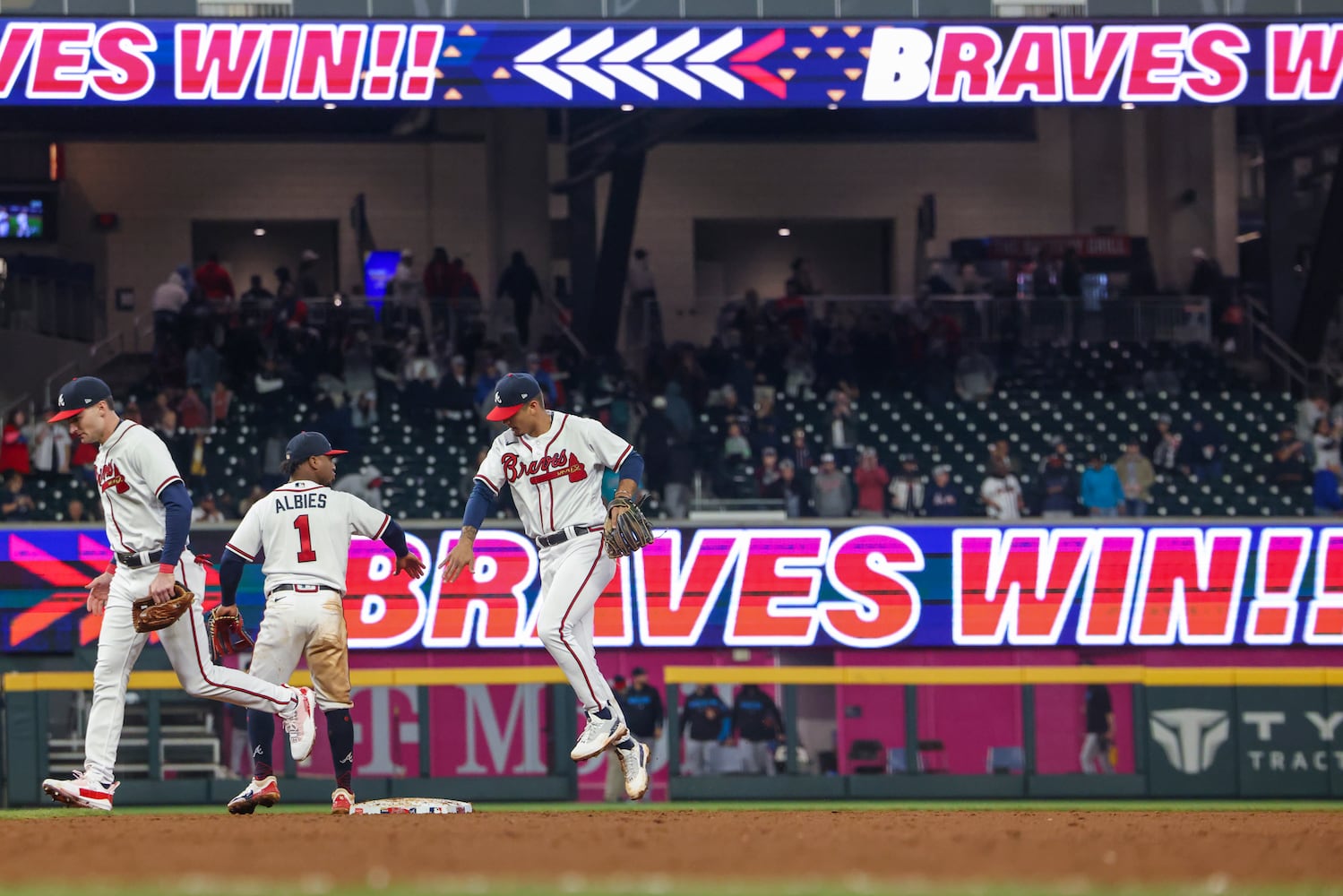 042723 BRAVES PHOTO