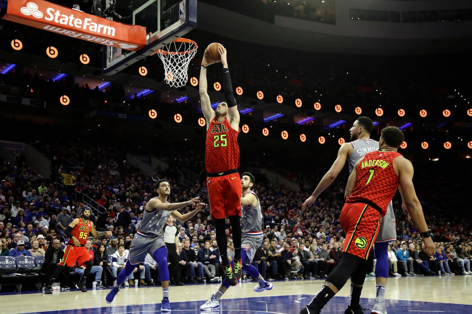 Photos: Hawks surprise the 76ers