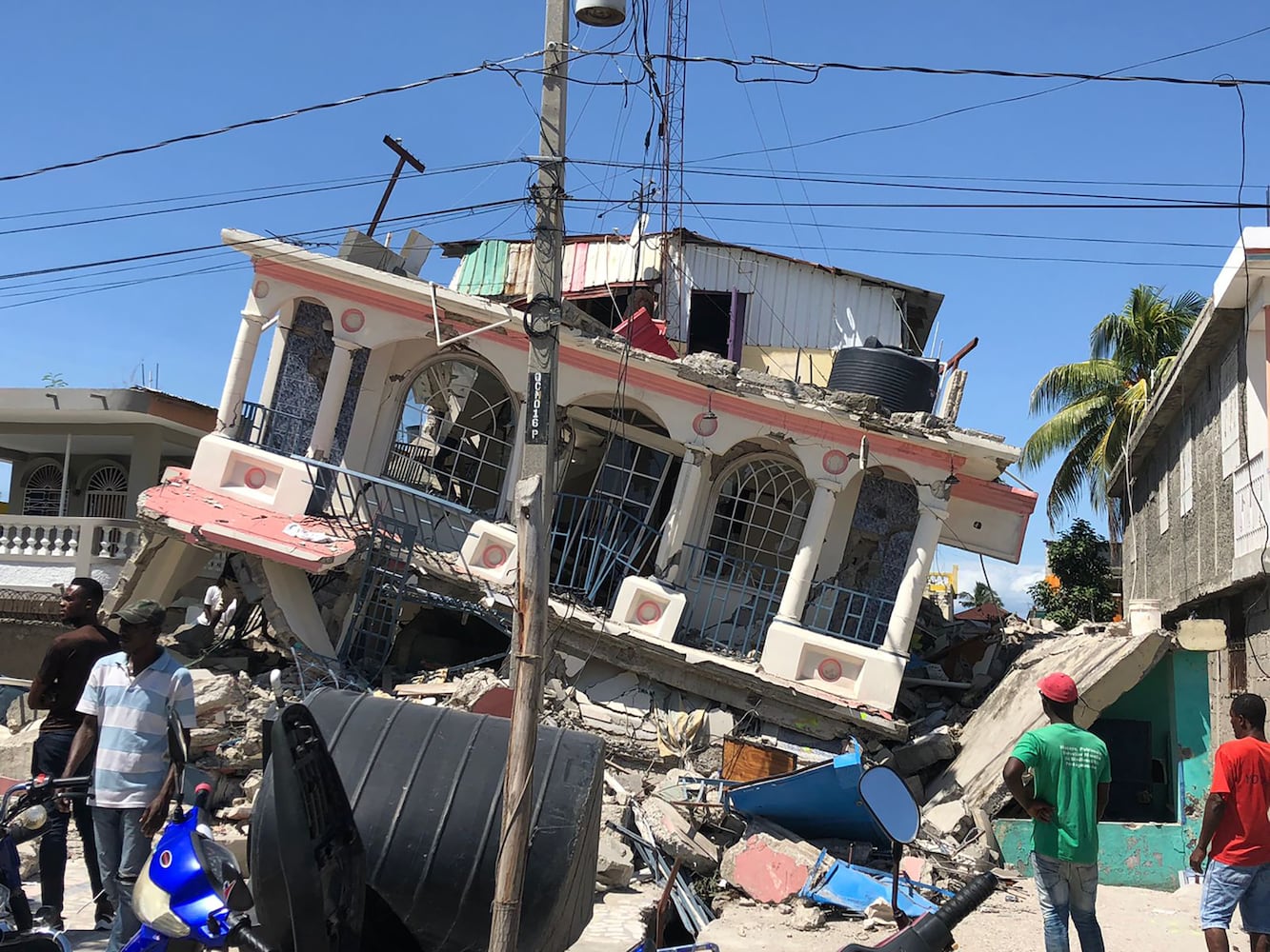 WORLD-NEWS-HAITI-QUAKE-2-ZUM