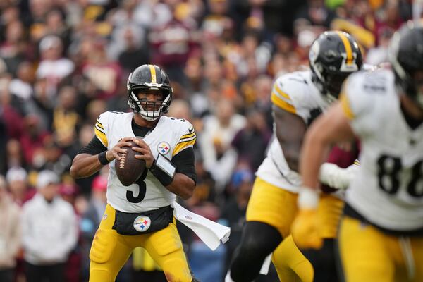 Pittsburgh Steelers quarterback Russell Wilson looks to pass during the first half of an NFL football game against the Washington Commanders, Sunday, Nov. 10, 2024, in Landover, Md. (AP Photo/Stephanie Scarbrough)