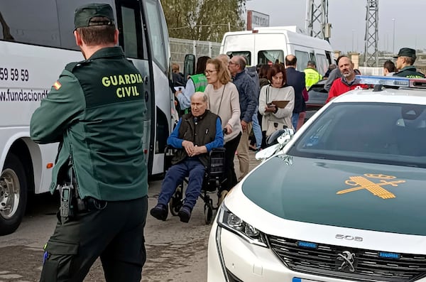 Residents are moved out of the nursing home where least 10 people have died in a fire in Zaragoza, Spain, Friday, Nov. 15, 2024. (AP Photo/Ferran Mallol )